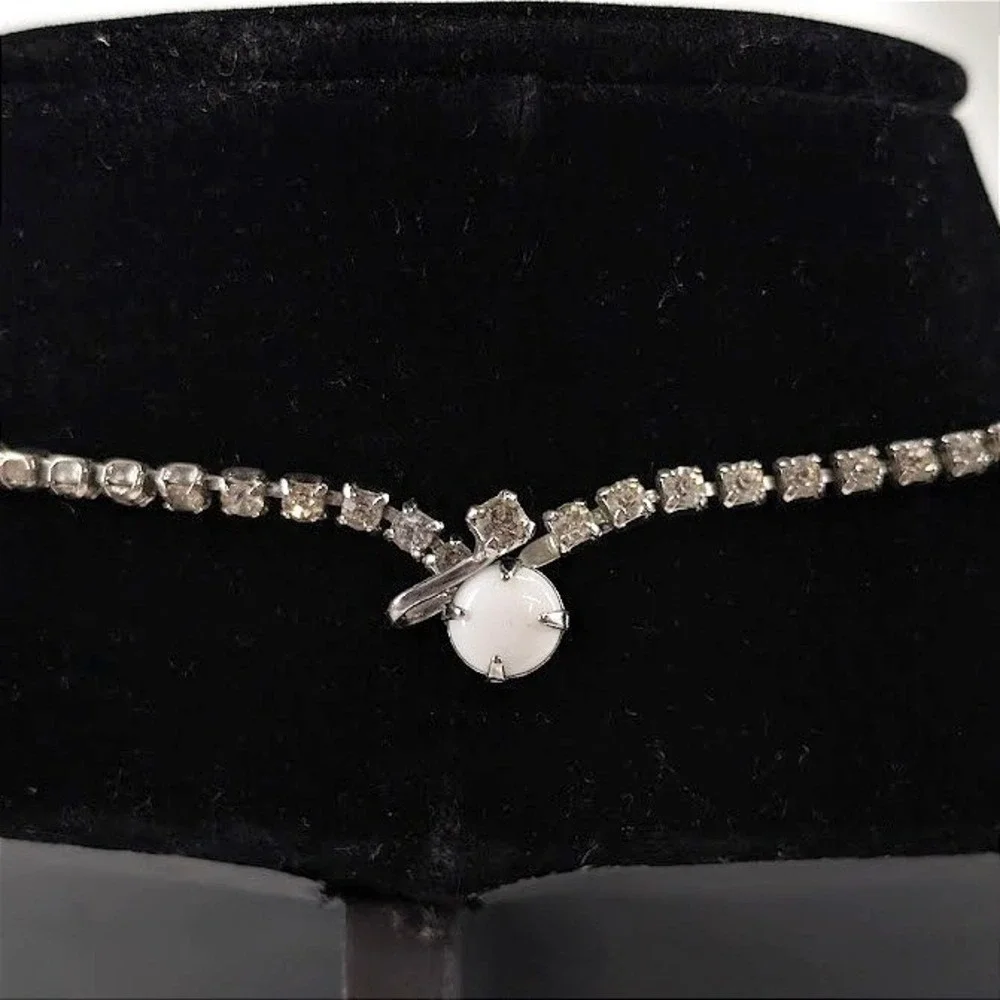 VTG Kramer New York Milk Glass Bib Necklace Choker Clear Rhinestone Silver‎ Tone